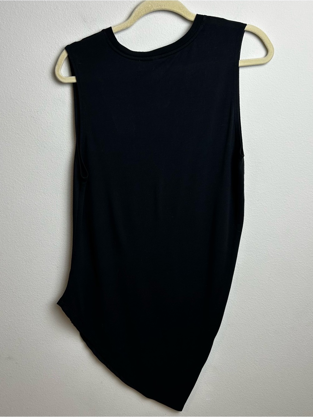 Athleta Cloudlight Restore Tank top black modal jersey uneven hem size: M - Picture 7 of 7